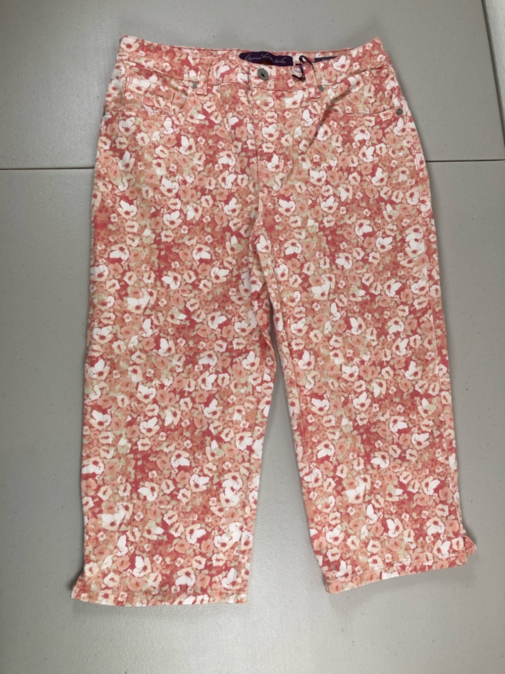 Gloria Vanderbilt Amanda Capri Jeans Women's Size 8 Peach White Pink Floral NEW